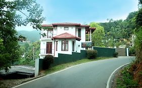 Mount Mirror Resort
