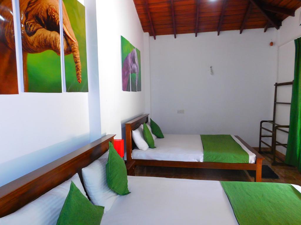 Mount Mirror Resort Kandy Exterior photo